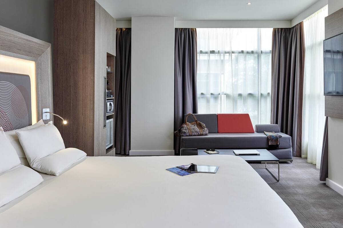 Executive Room, 1 Double Bed with Sofa bed | Memory foam beds, in-room safe, desk, blackout drapes