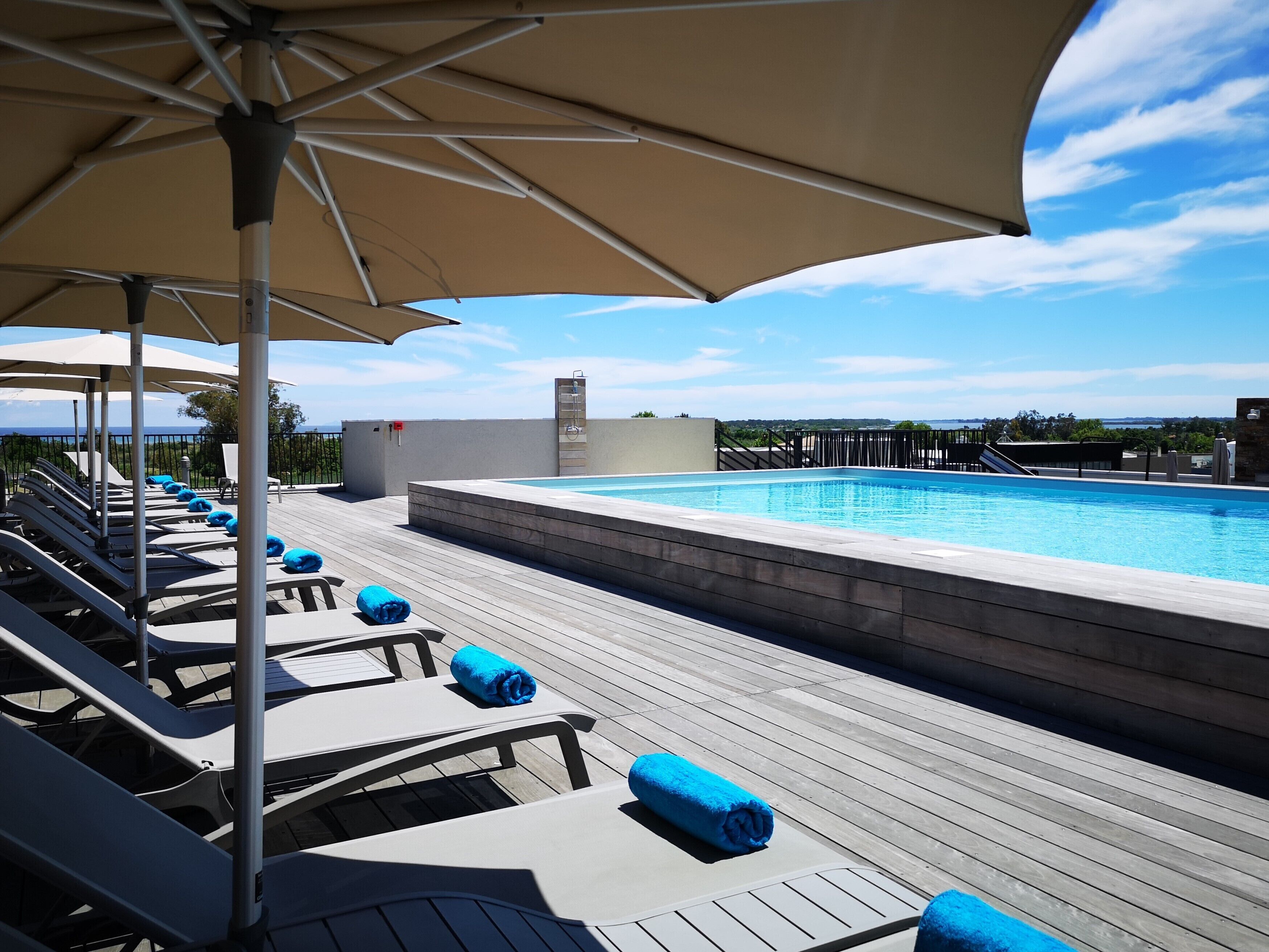 Piscine extérieure (ouverte en saison)