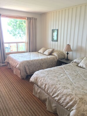 Desk, soundproofing, free WiFi, bed sheets - Auberge La Coudriere-Cool Hotel (Isle aux Coudres)
