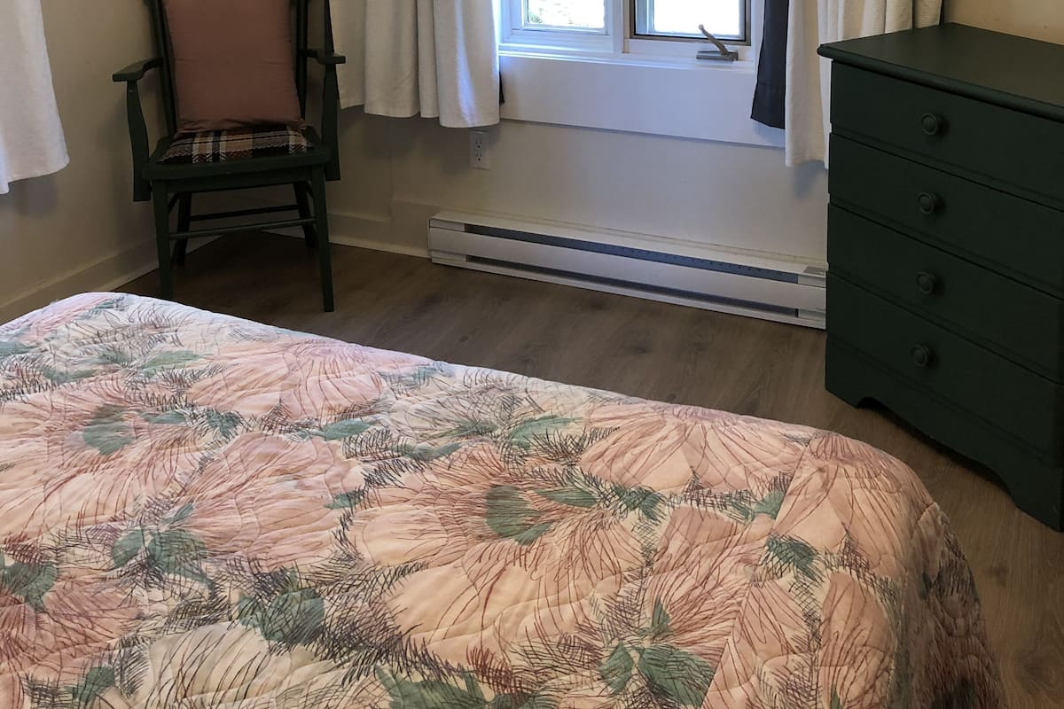 Mini Chalet, Ocean View | Desk, soundproofing, free WiFi, bed sheets