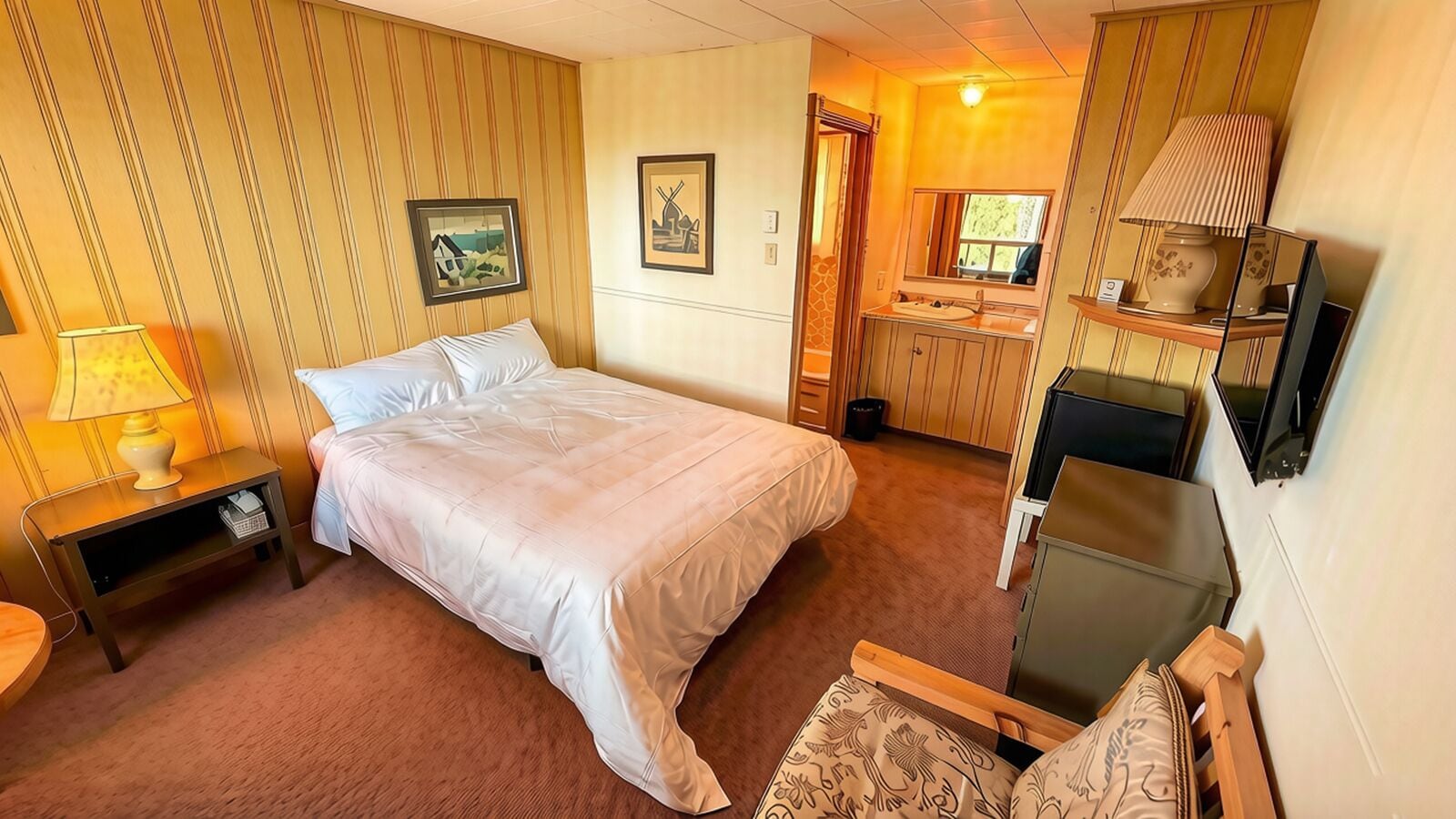 Traditional-Doppelzimmer, 1 Queen-Bett, Bergblick | Schreibtisch, schallisolierte Zimmer, kostenloses WLAN, Bettwäsche