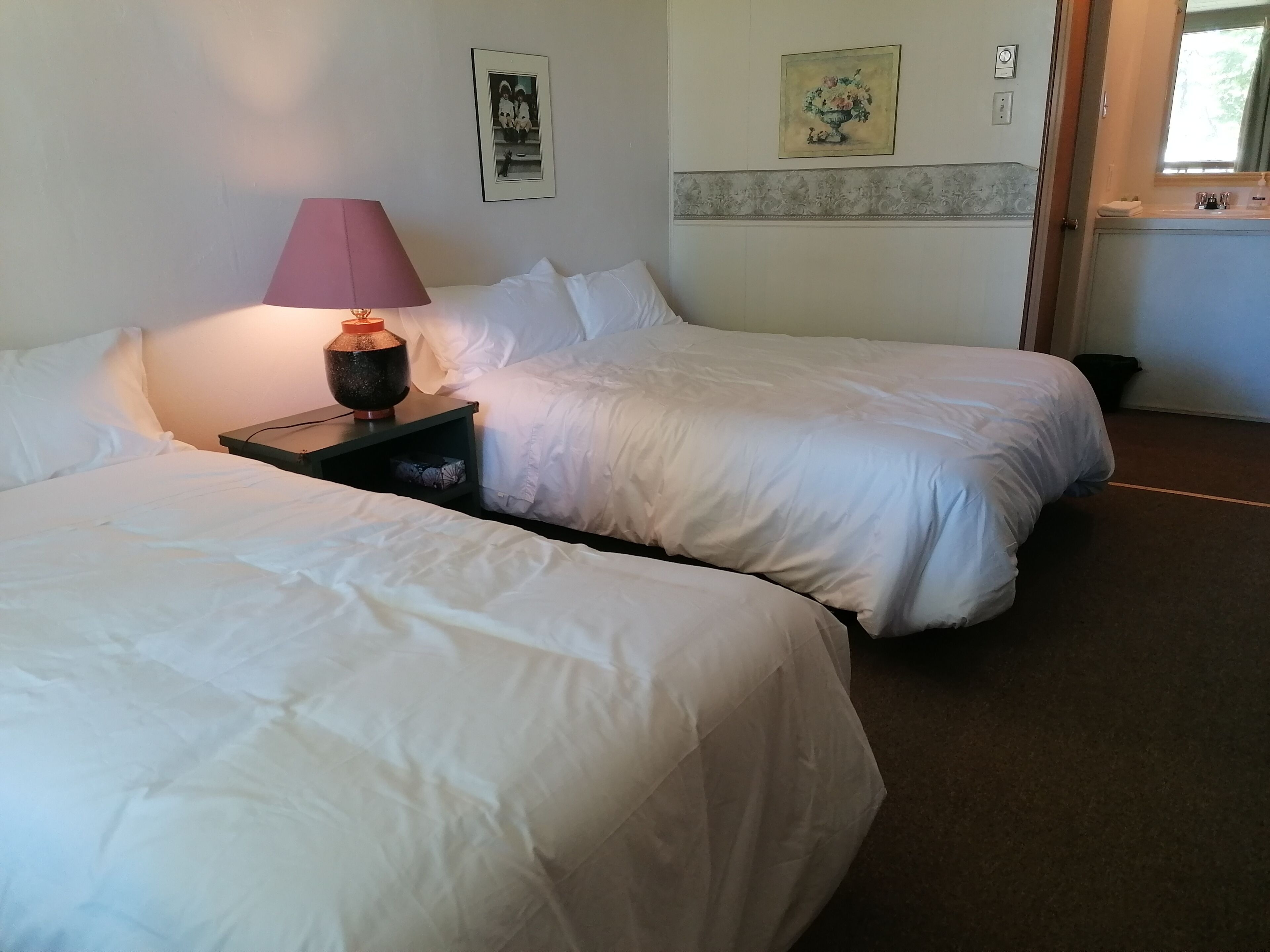 Economy-Dreibettzimmer, Gartenblick | Schreibtisch, schallisolierte Zimmer, kostenloses WLAN, Bettwäsche