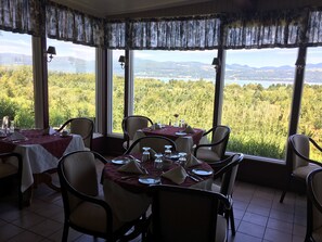 Restaurant - Auberge La Coudriere-Cool Hotel (Isle aux Coudres)