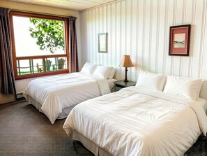Deluxe-Zweibettzimmer, Meerblick | Schreibtisch, schallisolierte Zimmer, kostenloses WLAN, Bettwäsche