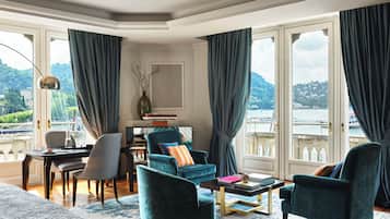 Junior Suite, 1 King Bed, Lake View, Corner | Minibar, in-room safe, desk, soundproofing