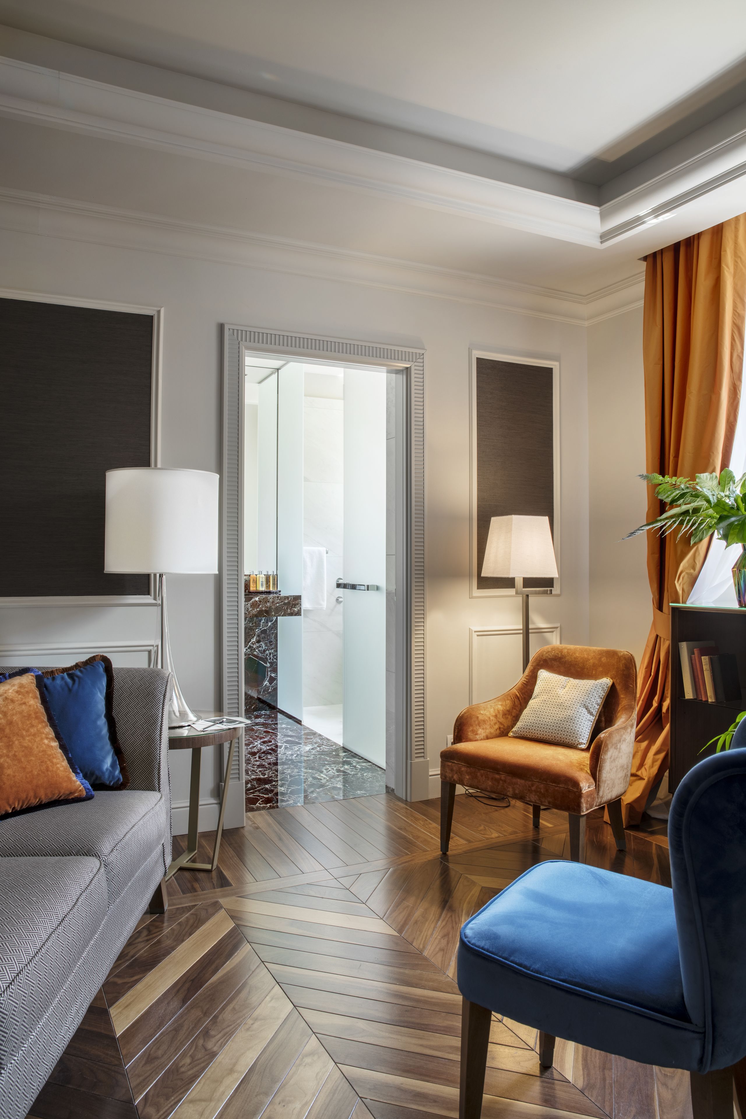 deluxe double room | living area | flat-screen tv