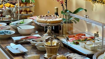 Colazione a buffet, servita tutte le mattine (35 EUR a persona)