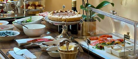 Daily buffet breakfast (EUR 35 per person)