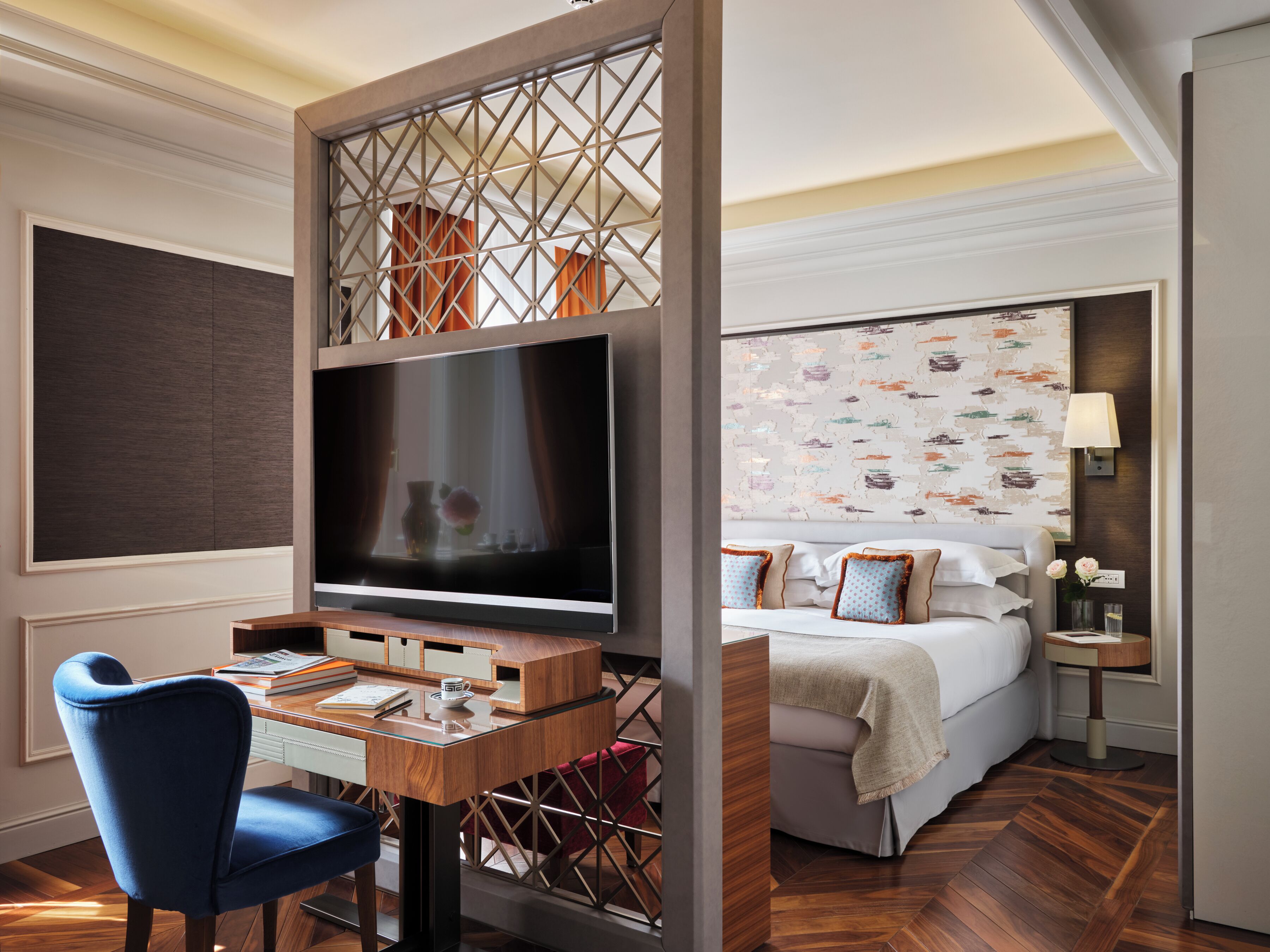 deluxe double room | 1 bedroom, minibar, in-room safe, desk