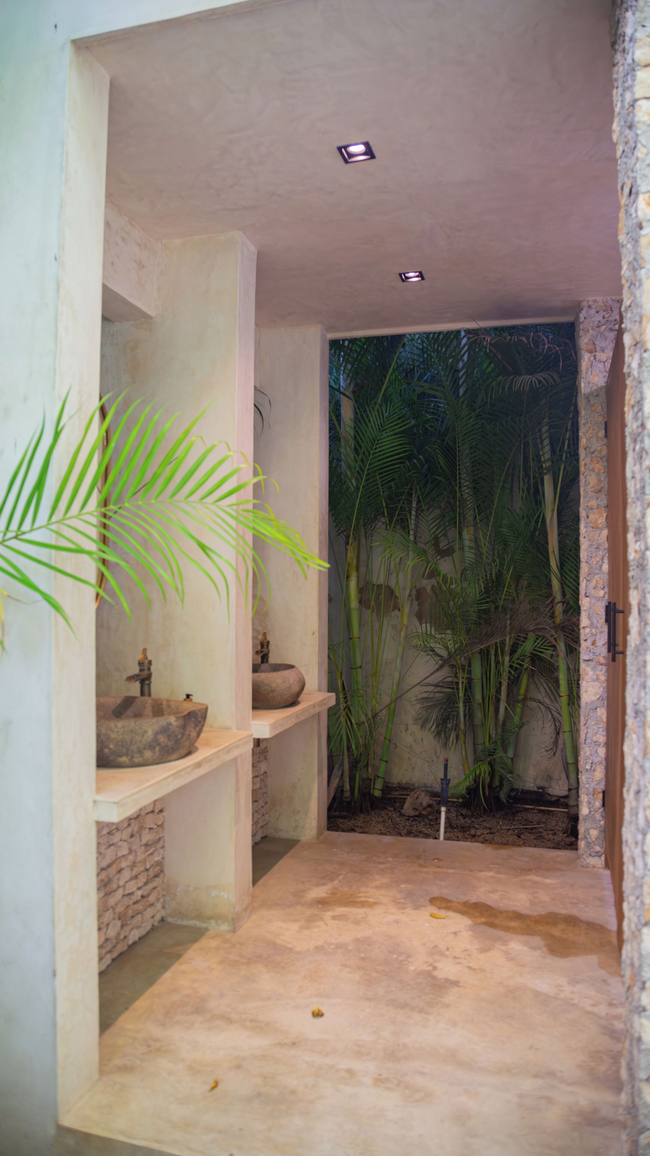 تجهيزات دش، مستلزمات مجانية للعناية الشخصية، مجففات شعر، مناشف