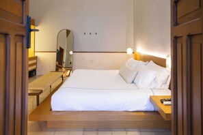 Deluxe Room | Premium bedding, minibar, in-room safe, desk - Decu Downtown (Mérida)