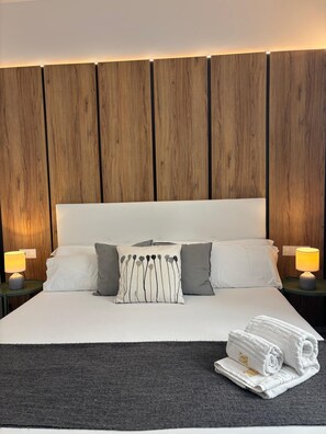 Couette en duvet d'oie, matelas mémoire de forme, bureau