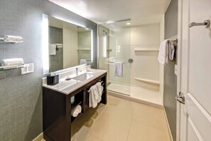 Shower, hair dryer, towels - Residence Inn by Marriott Blacksburg-University (Blacksburg)