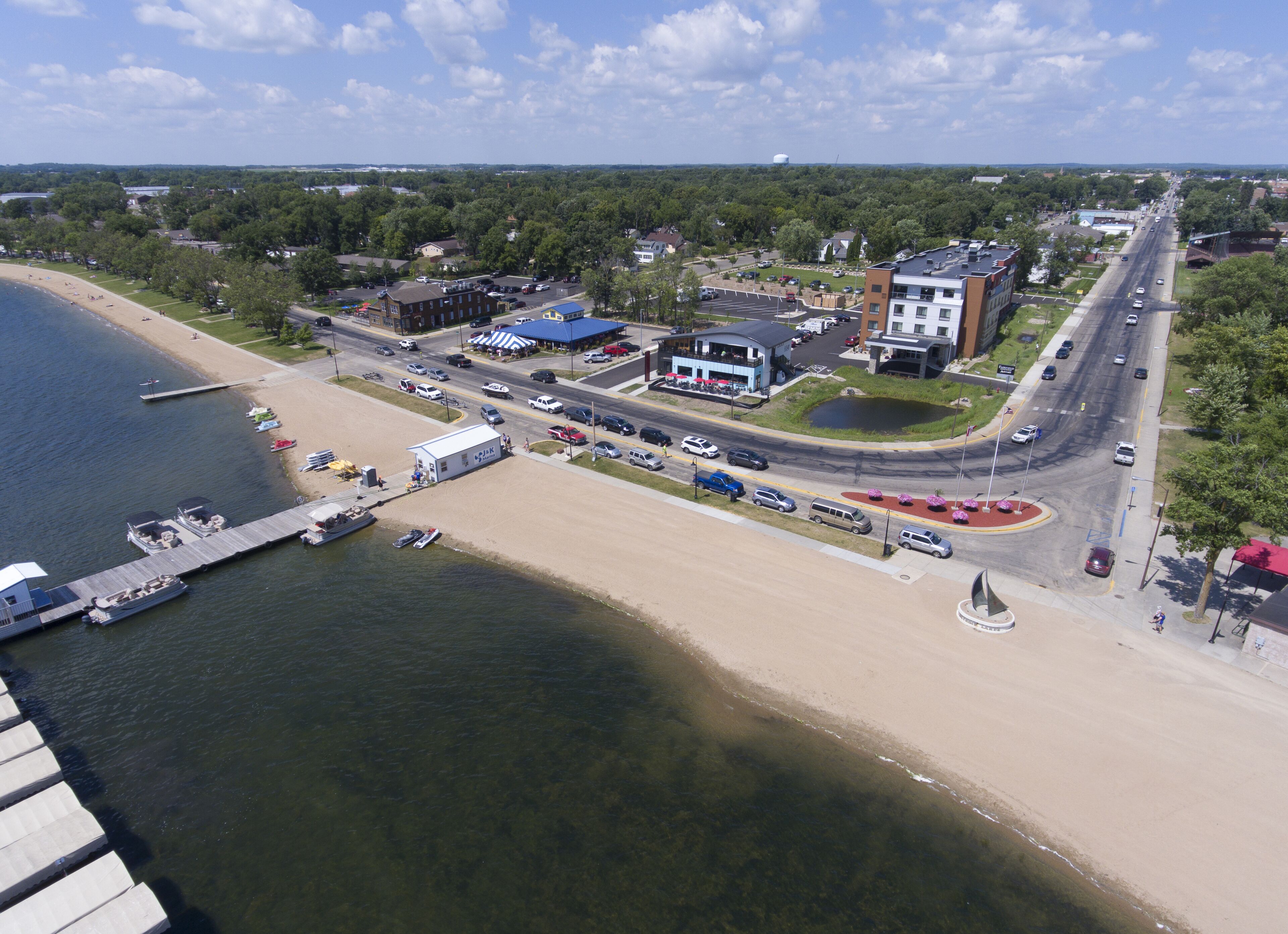 beach nearby, 4 beach bars