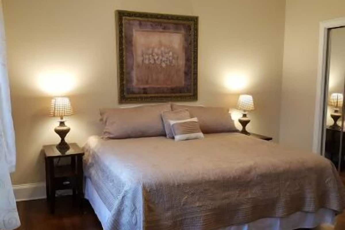 Deluxe Suite, Kitchen, Ground Floor | Free WiFi