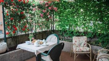 Apartment, 3 Bedrooms | Terrace/patio