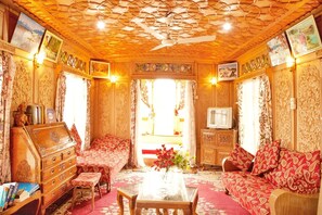 Lobby sitting area - New Bul Bul Group Of Houseboats (Srinagar)