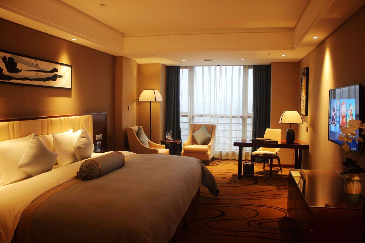 Minibar, két bảo mật tại phòng, bàn