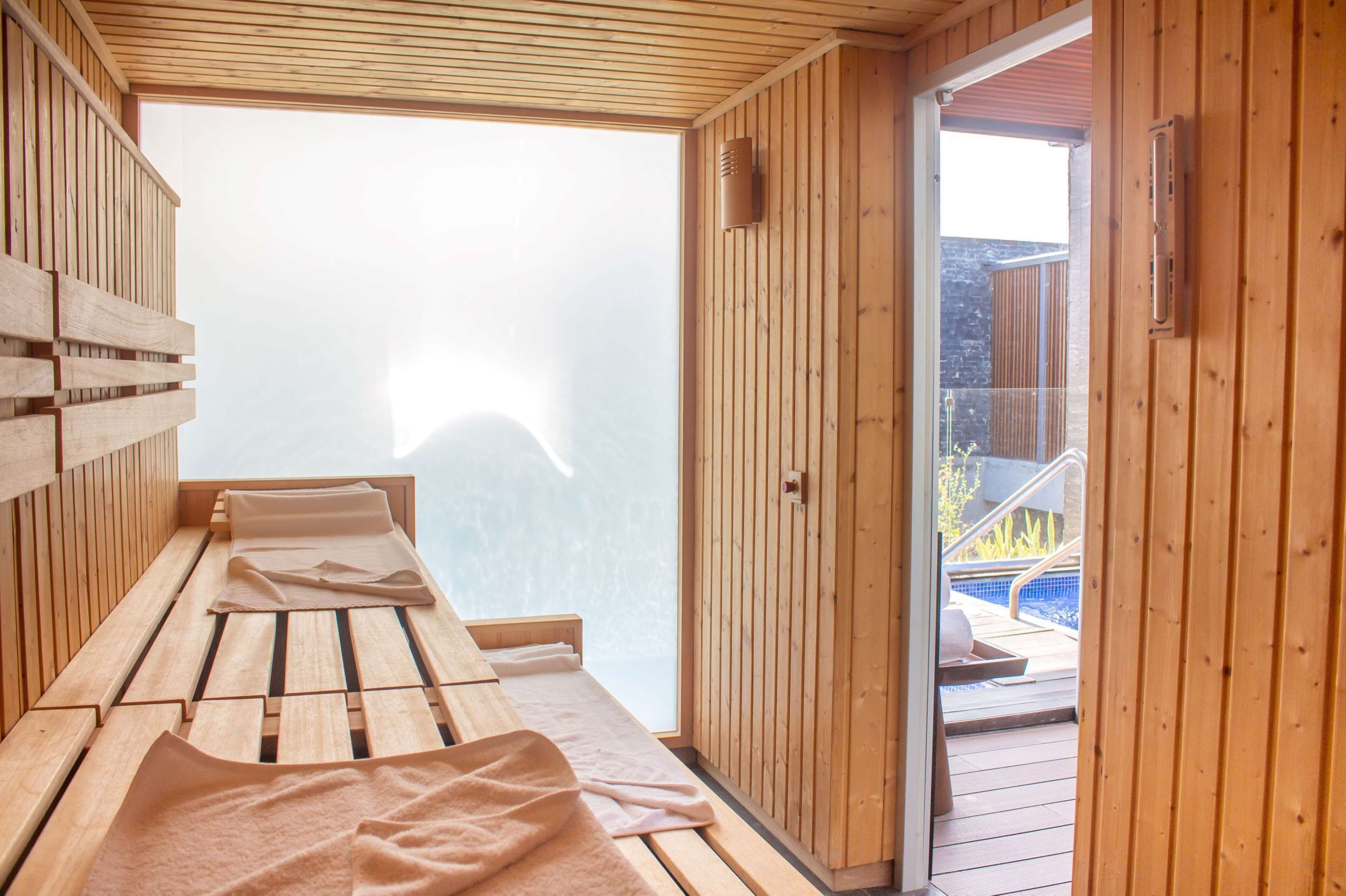 couples treatment room(s), sauna, hot tub, steam room