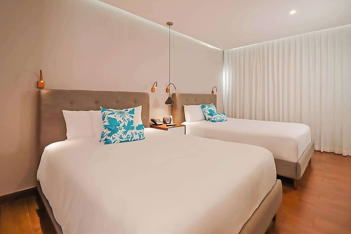 Seprai premium, minibar, brankas, dan didekorasi berbeda-beda