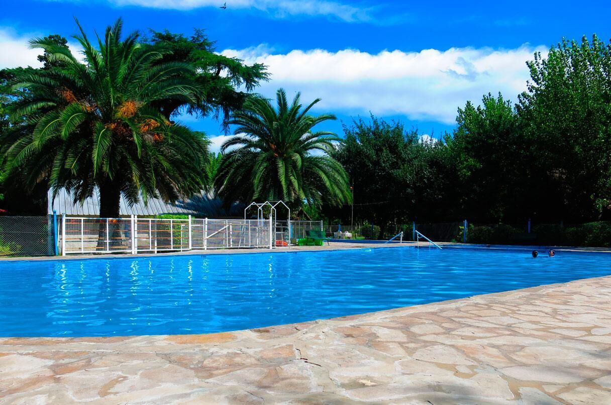 3 outdoor pools