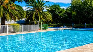 3 outdoor pools