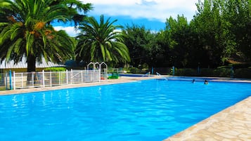 3 piscine all'aperto