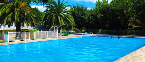 3 piscinas al aire libre