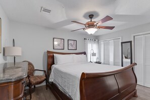 3 bedrooms, desk, iron/ironing board, free WiFi