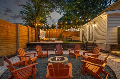 Huge Bachelor/ettes & family property w/ 2 Homes, Pool, Games, close to Downtown