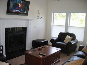 Interior - Lake George Getaway Rental with lake views near Million $ Beach and village (Lake George)