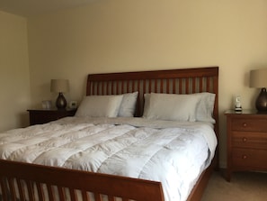 4 bedrooms, iron/ironing board, free WiFi, bed sheets - Lake George Getaway Rental with lake views near Million $ Beach and village (Lake George)