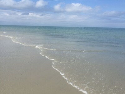 Newly Remodel. Ocean Edge Resort Passes. A/C all rooms. 1 King, 1 Queen & 2 Twin