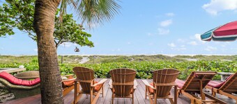 Beach & Resort Access - Pet Friendly w/ Fire Pit, Covered Lanai & BBQ