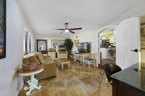 TV, books, streaming services - Beach & Resort Access - Pet Friendly w/ Fire Pit, Covered Lanai & BBQ (Cocoa Beach)