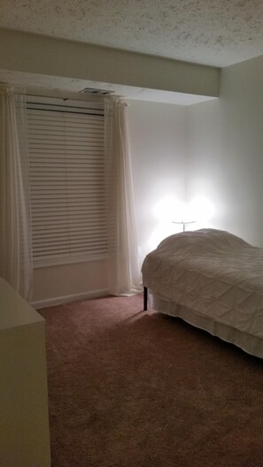 2 bedrooms, desk, iron/ironing board, WiFi