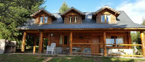 Pintu masuk properti