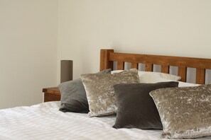4 bedrooms, iron/ironing board, travel crib, free WiFi