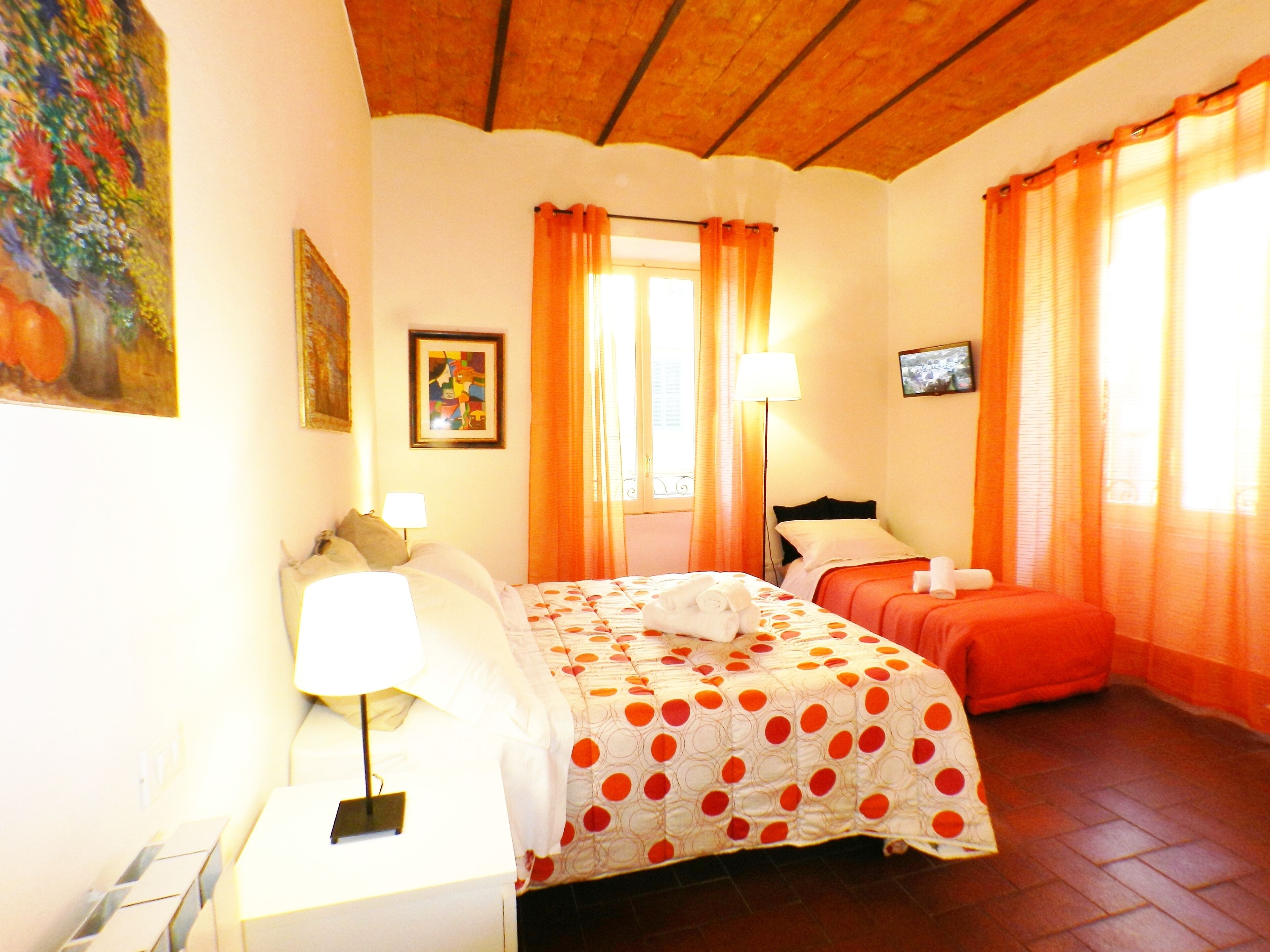 2 bedrooms, iron/ironing board, Internet, bed sheets