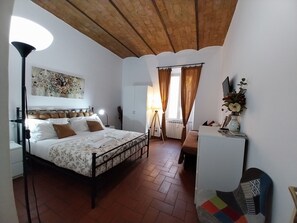 2 habitaciones, tabla de planchar con plancha, internet y ropa de cama 