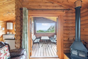Smart TV, fireplace, table tennis