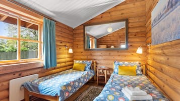 2 bedrooms, in-room safe, iron/ironing board, free WiFi