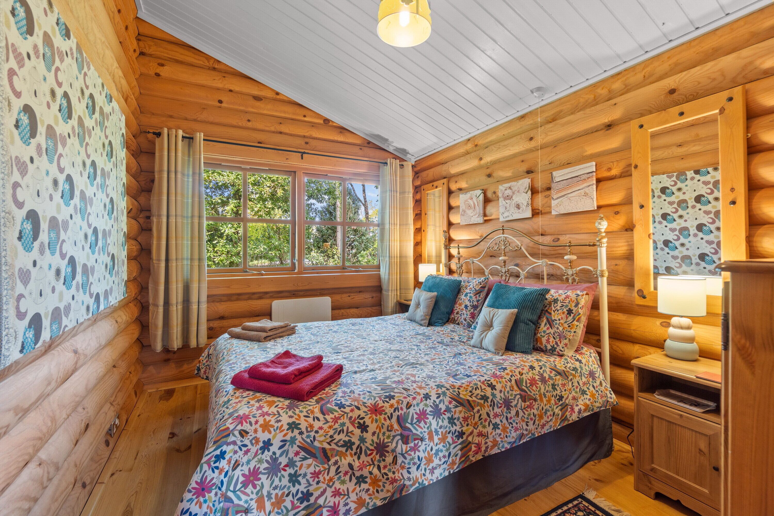 2 bedrooms, in-room safe, iron/ironing board, free WiFi