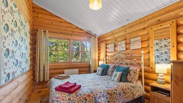 2 bedrooms, in-room safe, iron/ironing board, free WiFi