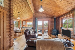 Smart TV, fireplace, table tennis - Authentic timber lodge located in Devon's heart at the edge of glorious Dartmoor (Highampton)