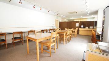 Daily continental breakfast (JPY 600 per person)