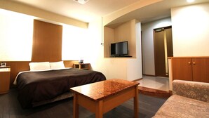 Double Room (Queen Size Bed) | Desk, free WiFi, bed sheets - Business Hotel Sanmarco (Daito)