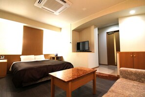 Double Room (Queen Size Bed) | Desk, free WiFi, bed sheets - Business Hotel Sanmarco (Daito)