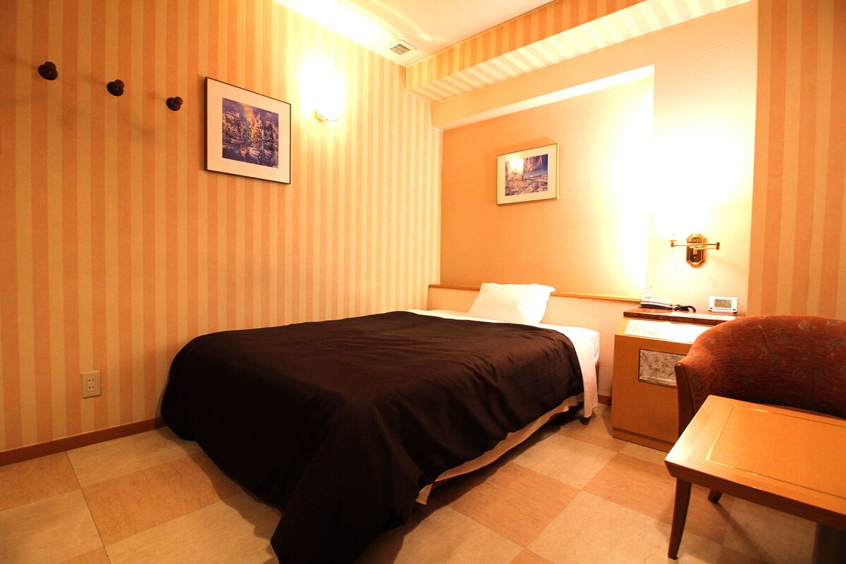 Single Room, Non Smoking | Desk, free WiFi, bed sheets