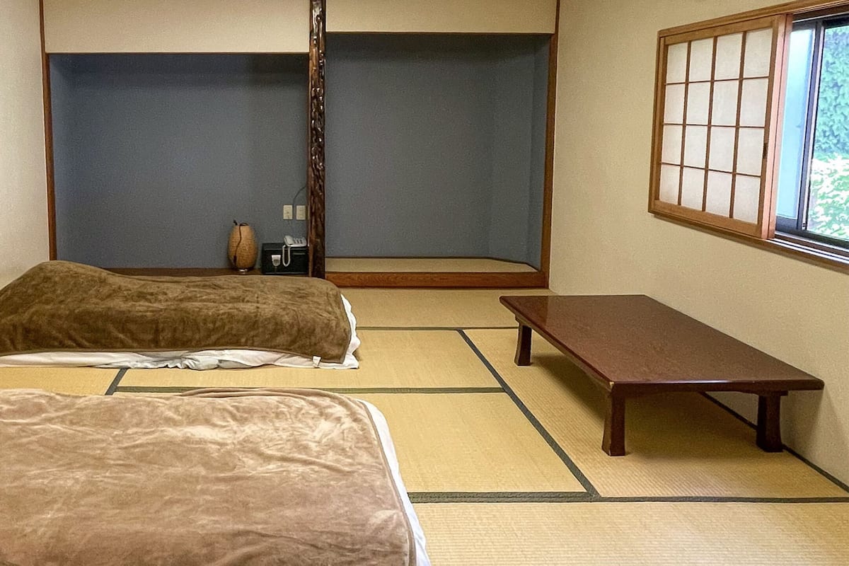 Traditional Room, Non Smoking, Shared Bathroom | In-room safe, free WiFi